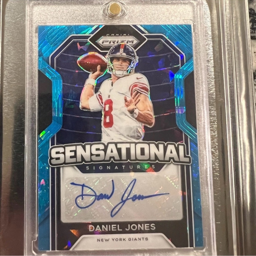 2020 Prizm Daniel Jones 2nd yr Sensational Sigs Blue Ice /15